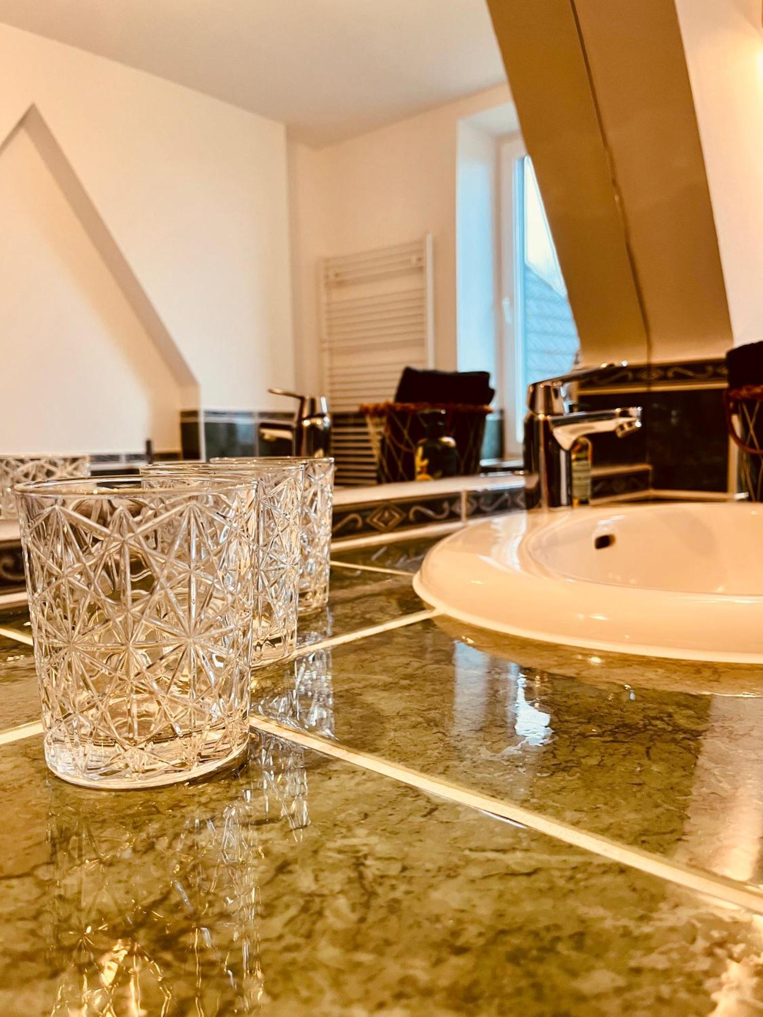B E D & A G E D E S I G N -Extra Large- Wunderschoene Komplette Wohnung Mit Viel Platz & 4 Schlafzimmer B E D & A G E D E S I G N -Small- Wunderschoenes Zimmer Mit Bad Rechnungserstellung Fuer Geschaeftsreisende & Firmen Hünxe 외부 사진