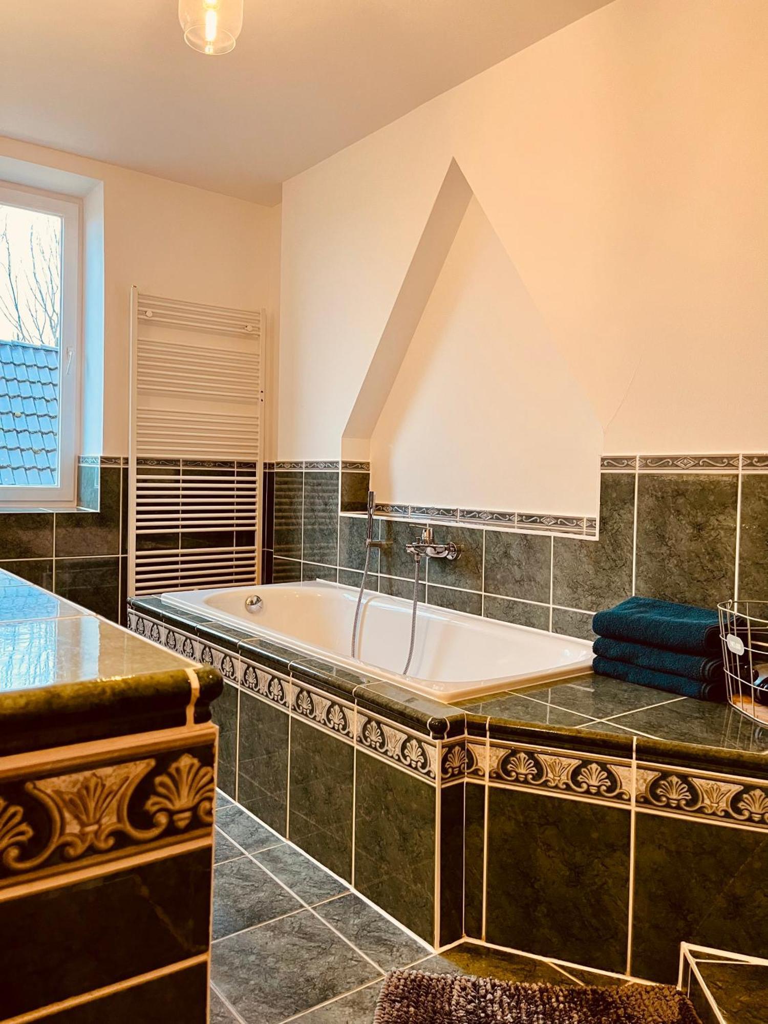 B E D & A G E D E S I G N -Extra Large- Wunderschoene Komplette Wohnung Mit Viel Platz & 4 Schlafzimmer B E D & A G E D E S I G N -Small- Wunderschoenes Zimmer Mit Bad Rechnungserstellung Fuer Geschaeftsreisende & Firmen Hünxe 외부 사진