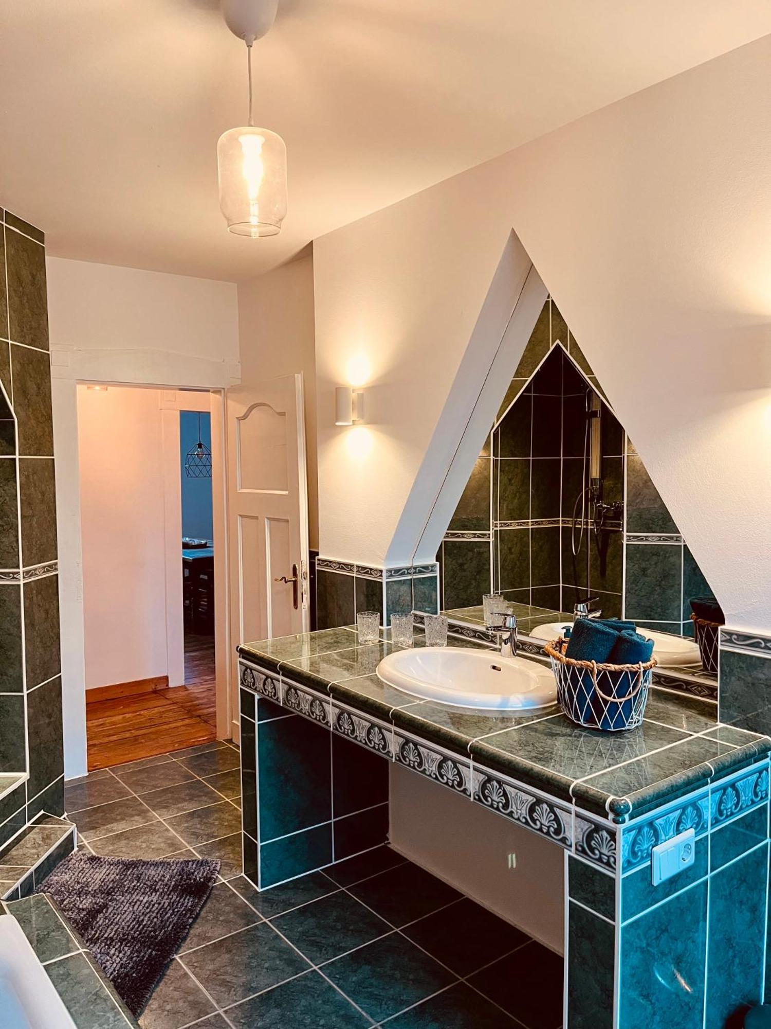 B E D & A G E D E S I G N -Extra Large- Wunderschoene Komplette Wohnung Mit Viel Platz & 4 Schlafzimmer B E D & A G E D E S I G N -Small- Wunderschoenes Zimmer Mit Bad Rechnungserstellung Fuer Geschaeftsreisende & Firmen Hünxe 외부 사진