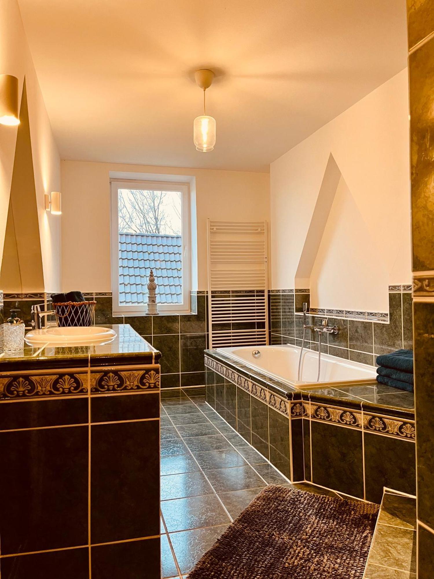 B E D & A G E D E S I G N -Extra Large- Wunderschoene Komplette Wohnung Mit Viel Platz & 4 Schlafzimmer B E D & A G E D E S I G N -Small- Wunderschoenes Zimmer Mit Bad Rechnungserstellung Fuer Geschaeftsreisende & Firmen Hünxe 외부 사진
